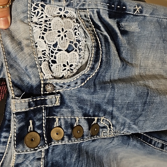 Jean Capris - Picture 2 of 5